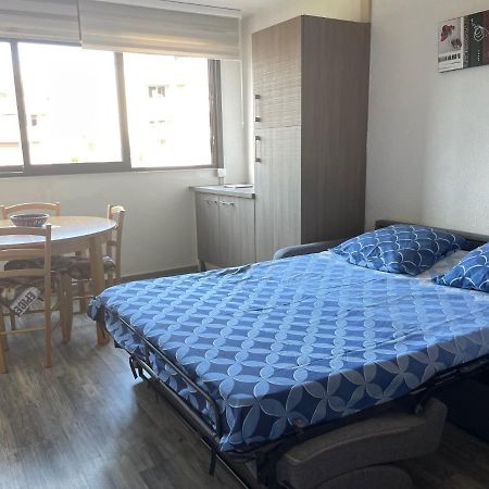 Frejus, Studio Dans Residence Avec Piscine Exterior foto