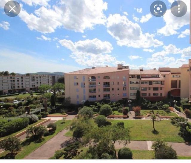 Frejus, Studio Dans Residence Avec Piscine Exterior foto