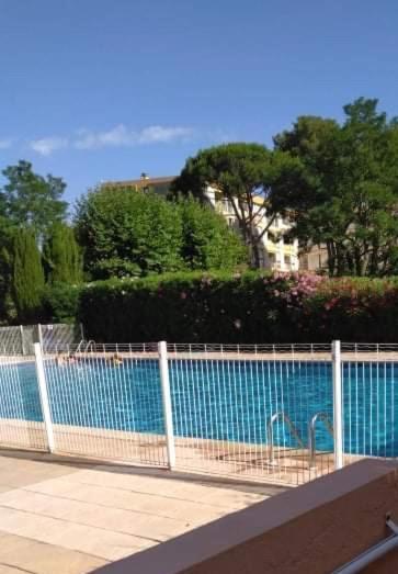 Frejus, Studio Dans Residence Avec Piscine Exterior foto